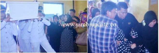 Maesita Arifin pingsan saat jenazah suami tercinta digotong dari pesawat